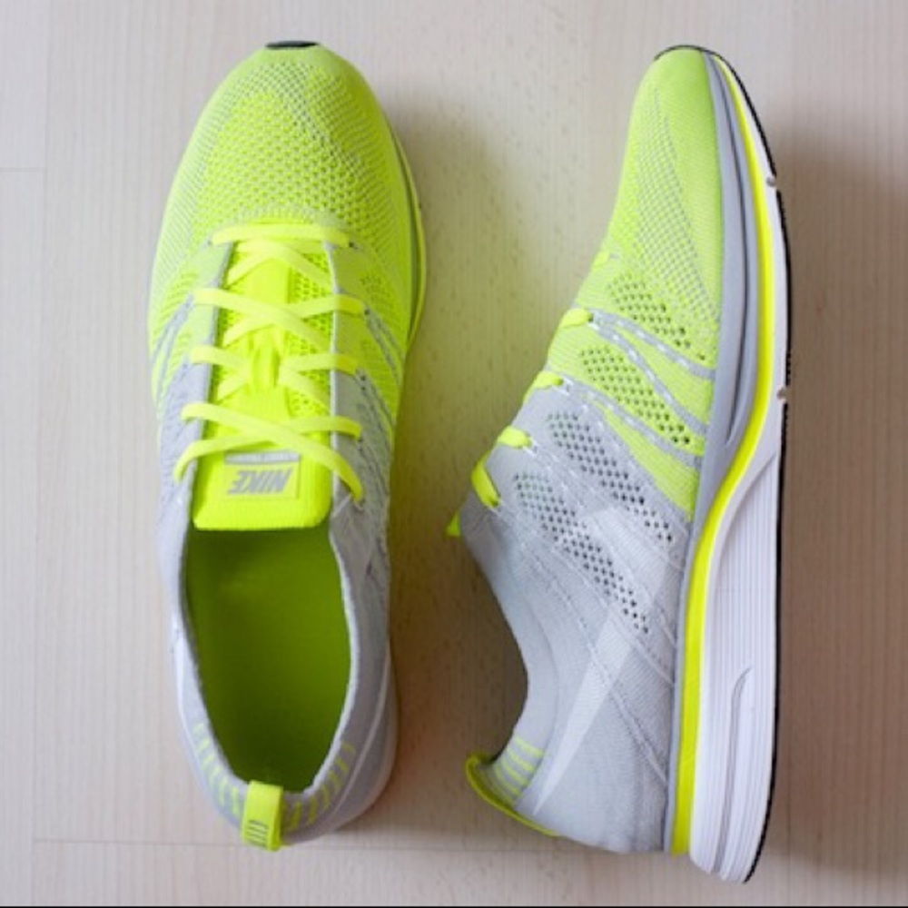 Men’s Nike Flyknit Trainer in Volt/Grey-White. Size 10.5